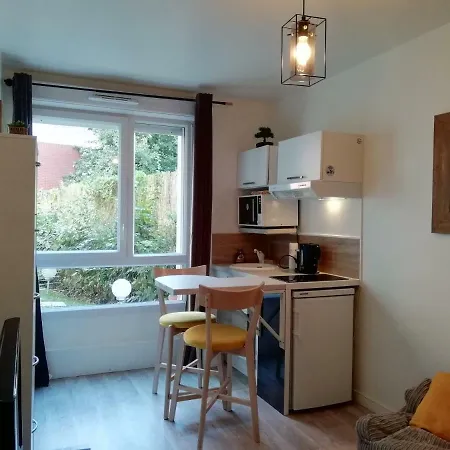 Chic Studio Near Paris * Saint-Denis (Seine-Saint-Denis)
